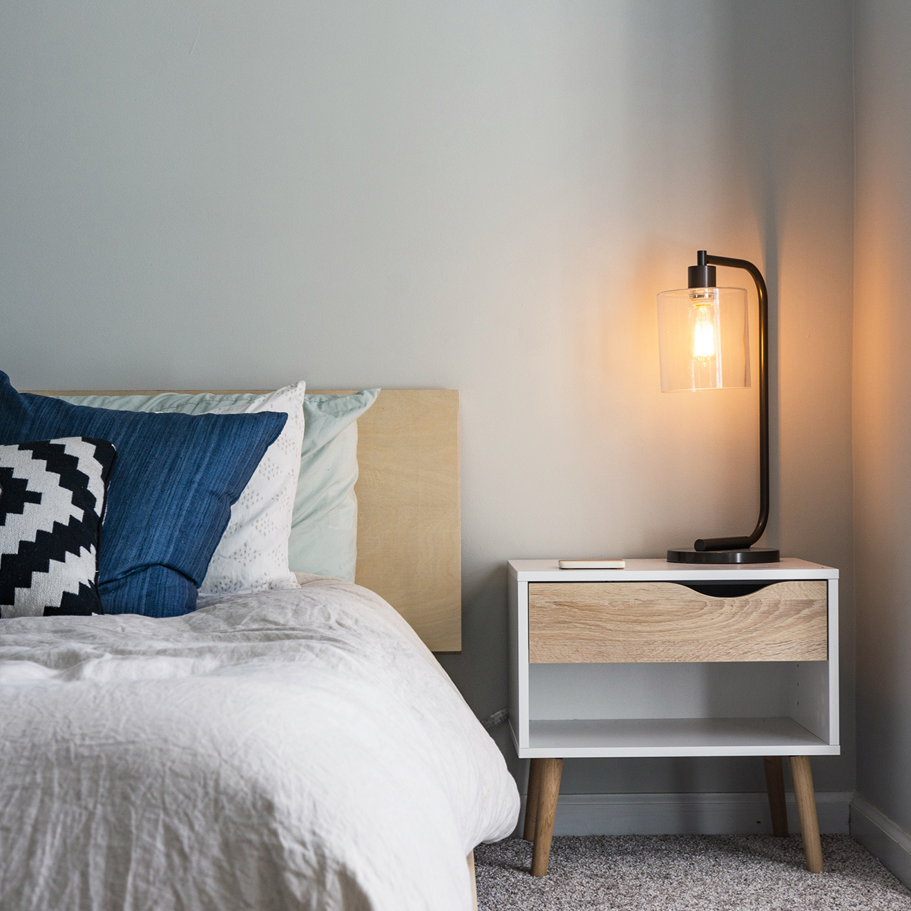 Come Illuminare al Meglio la Tua Stanza da Letto Soluzioni Comode e Funzionali-1