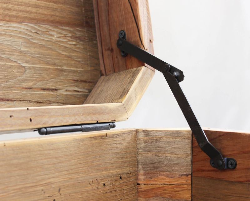 PEZ - baule in legno di pino riciclato