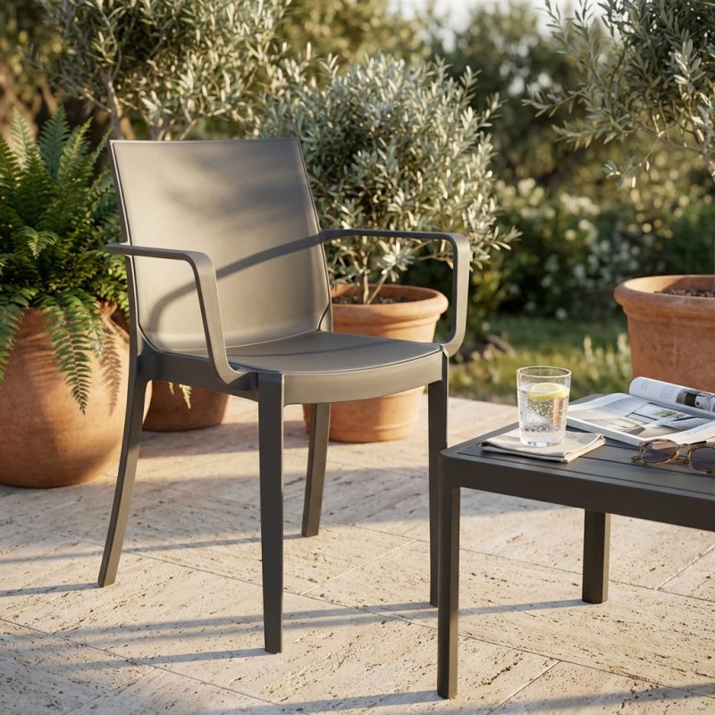 VICTORIA - poltrona in resina impilabile da esterno e interno