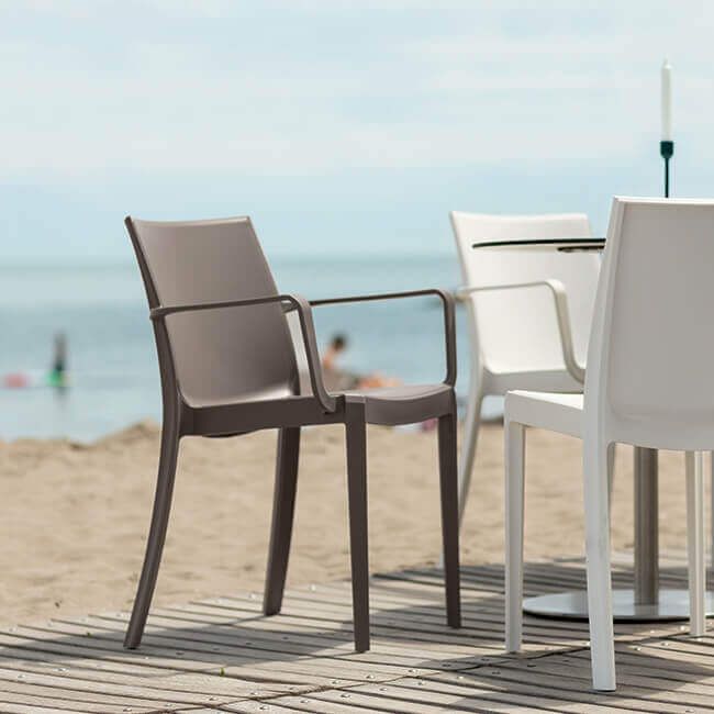 VICTORIA - poltrona in resina impilabile da esterno e interno