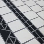 MELILLA - tavolo con piano ovale e mosaico beige e antracite