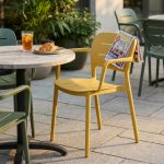 HAZEL - poltrona in polipropilene impilabile