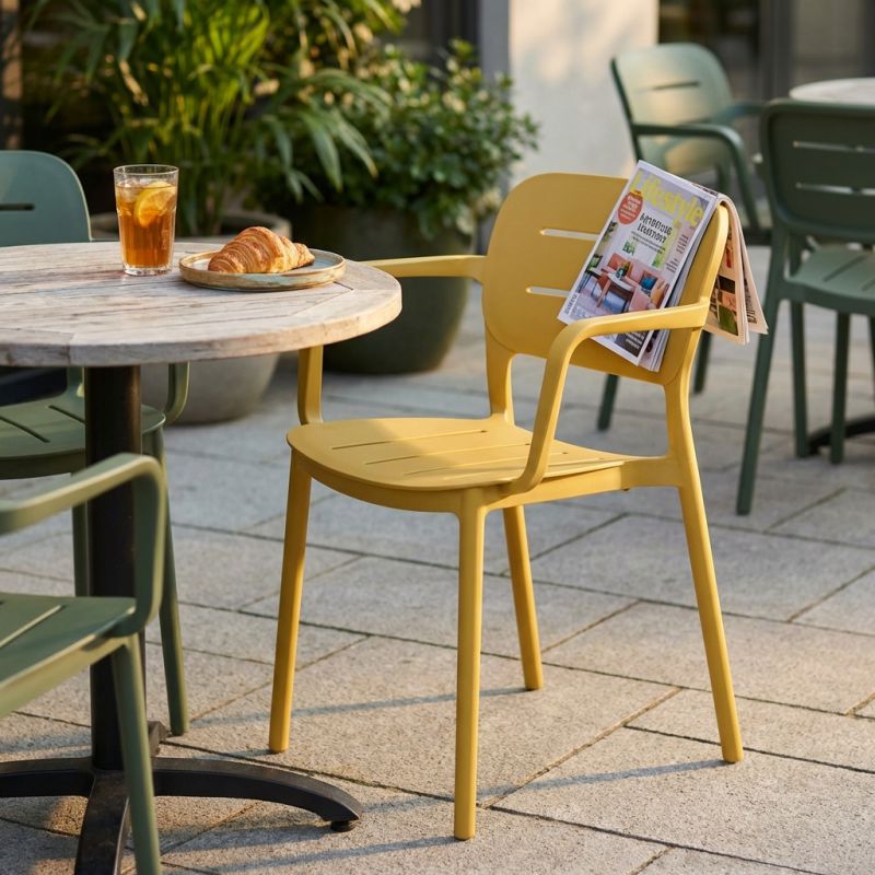 HAZEL - poltrona in polipropilene impilabile