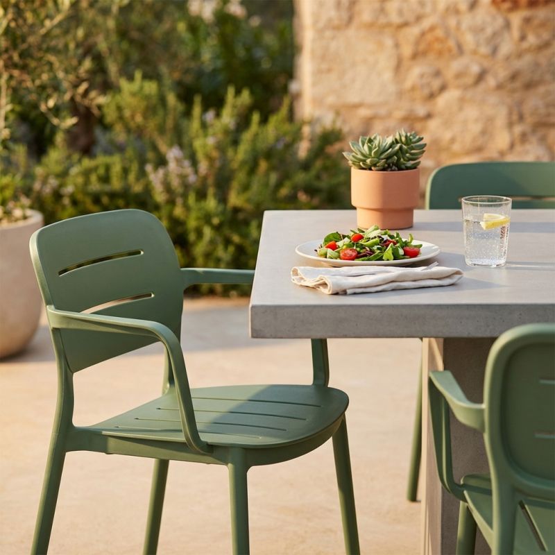 HAZEL - poltrona in polipropilene impilabile