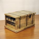 JORDI - tavolino in legno di mango con porta bottiglie