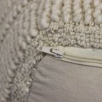 TESSA - pouf in lana avorio con decoro 40 x 40