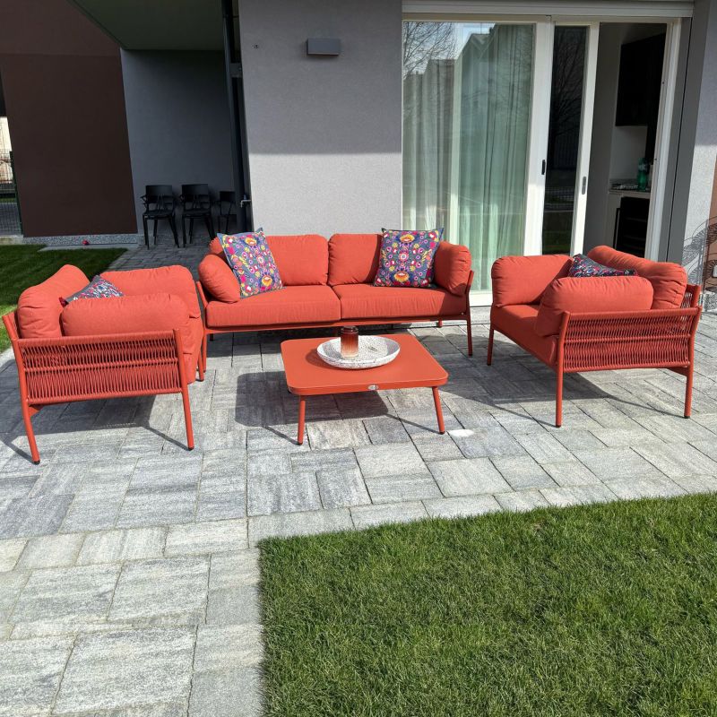 GALASSIA - salotto con struttura in alluminio bianco, rosso o antracite, rivestimento in corda in pvc