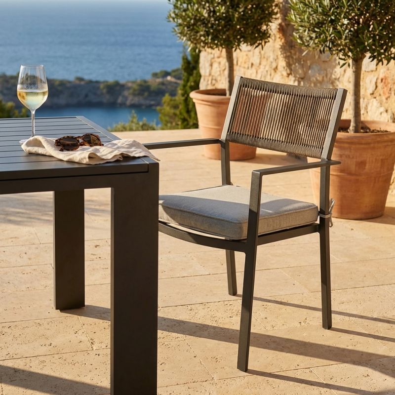 CONGA - poltrona impilabile con struttura in alluminio bianca, taupe o antracite