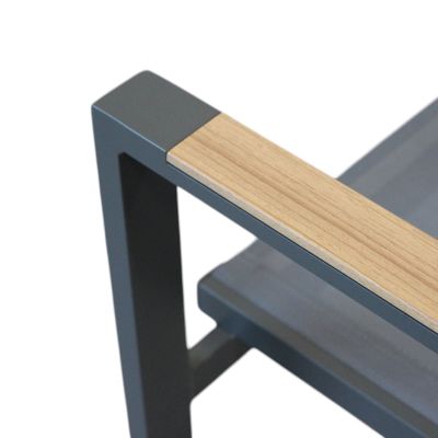 IMPACTO - poltrona impilabile in alluminio bianco o antracite con braccioli effetto legno