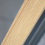 IMPACTO - poltrona impilabile in alluminio bianco o antracite con braccioli effetto legno