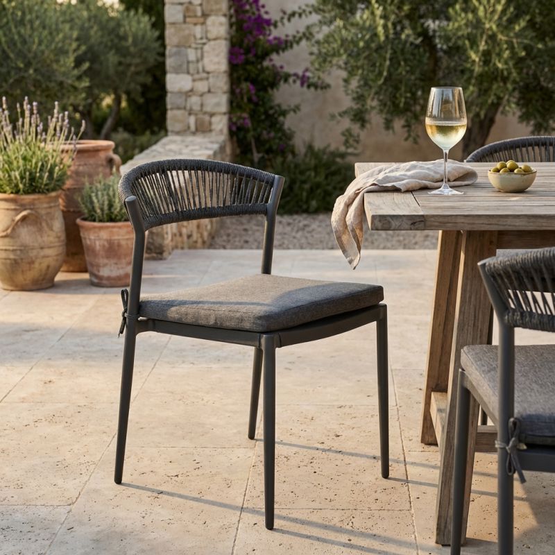 MIRADA - struttura in alluminio bianco o antracite, schienale in corda e seduta in textilene con cuscino