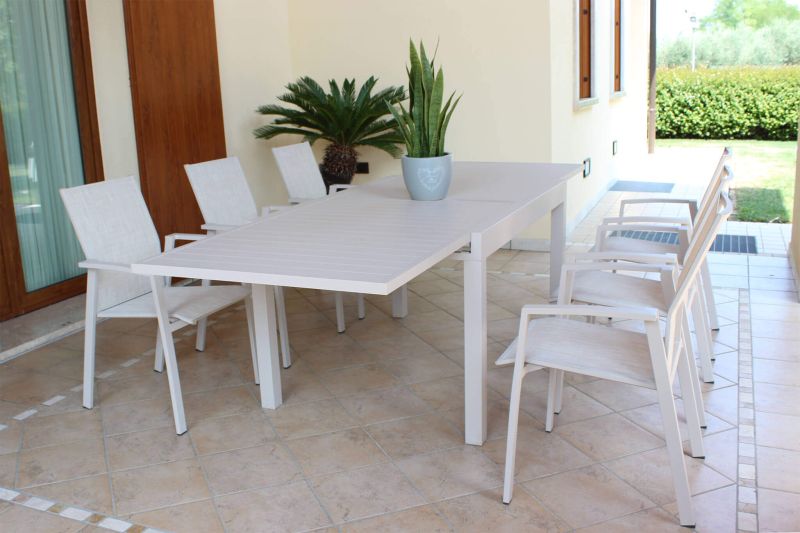 JERRI - set tavolo in alluminio cm 135/270 x 90 x 75 h con 8 poltrone Lotus