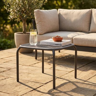 MIDDLE - tavolo da giardino in acciaio