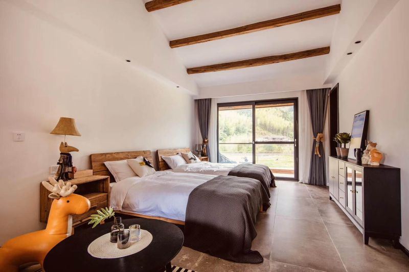 PINUS - letto in pino riciclato