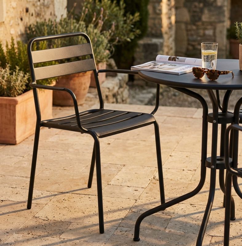 ROMANUS - poltrona da giardino impilabile in ferro