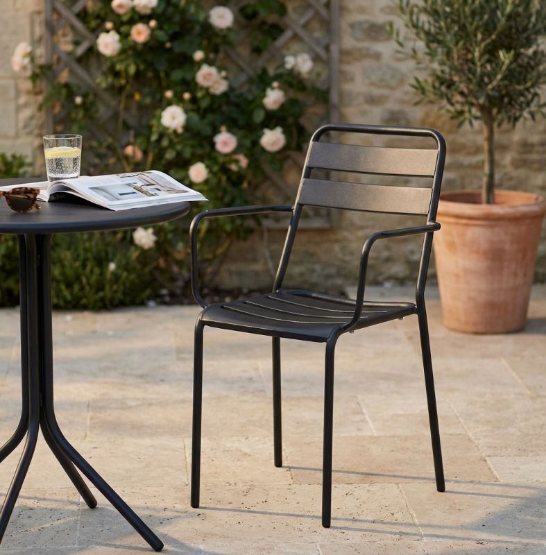ROMANUS - poltrona da giardino impilabile in ferro