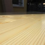 Set birreria con tavolo e due panche a tre gambe