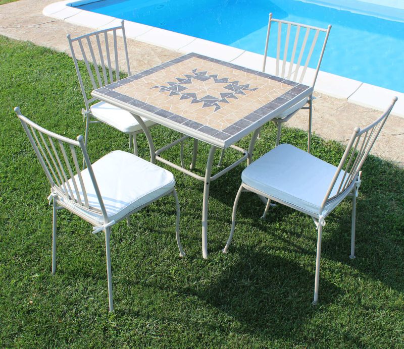 VENTUS - set tavolo in ferro cm 80 x 80 x 74 h con 4 sedie Ventus