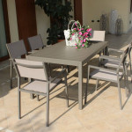 OMEN - set tavolo in alluminio e teak cm 150 x 90 x 74 h con 4 sedie e 2 poltrone Aulus